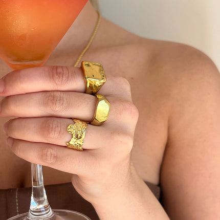 VALÉRIE Signet Ring | Gold